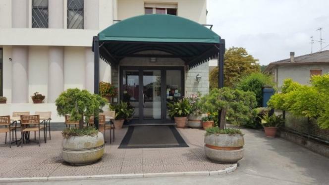 Hotel Passacor - Business & Bike Sermide Exterior photo